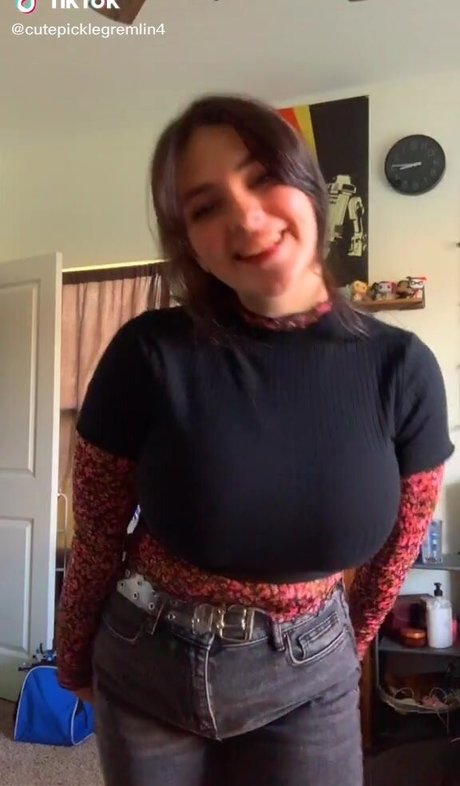 Naakte gelekte OnlyFans-foto van Sarah Lynne Marie