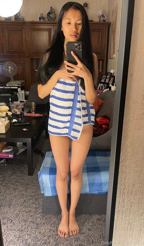 Naakte gelekte OnlyFans-foto van Jujuna