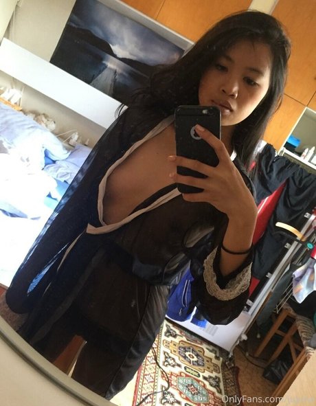 Naakte gelekte OnlyFans-foto van Jujuna