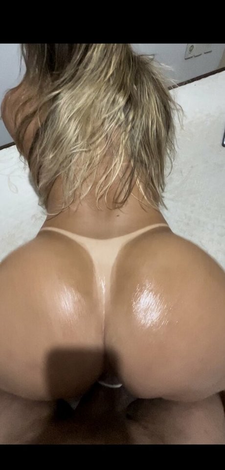 Naakte gelekte OnlyFans-foto van Marii Venturinii