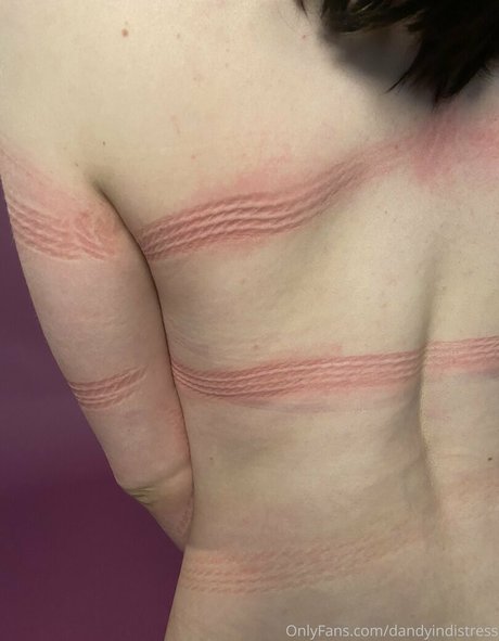 Naakte gelekte OnlyFans-foto van Dandyindistress