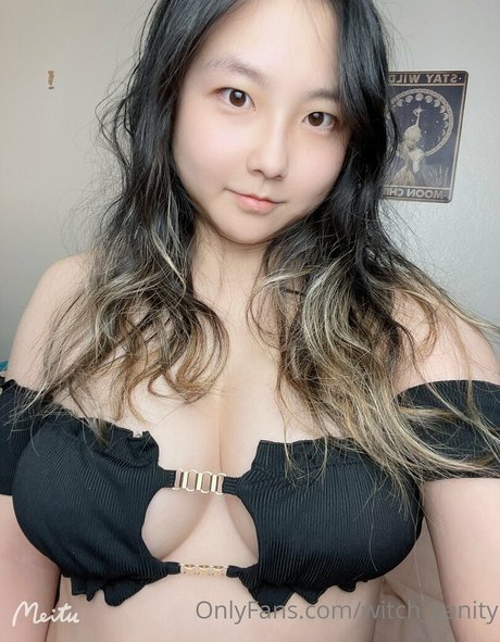 Naakte gelekte OnlyFans-foto van Witchvanity