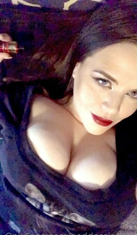 Naakte gelekte OnlyFans-foto van Goddessisolda