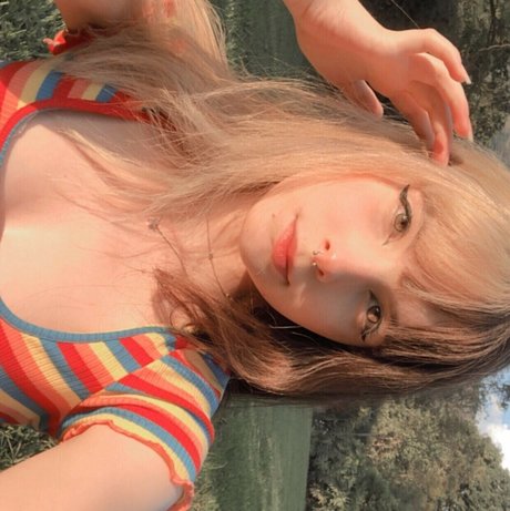 Naakte gelekte OnlyFans-foto van Victoria Ribeiro