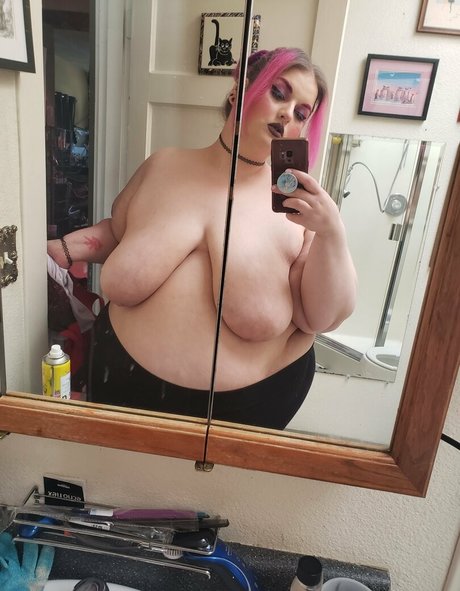 Naakte gelekte OnlyFans-foto van Xoautumnhartxo