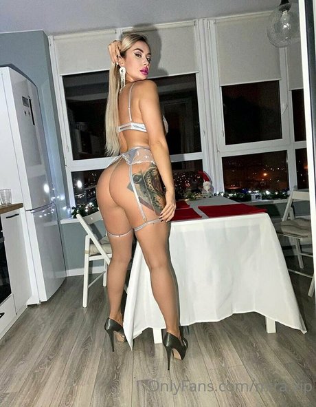 Naakte gelekte OnlyFans-foto van Miravip