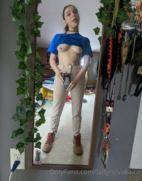 Naakte gelekte OnlyFans-foto van Ladynovakaine