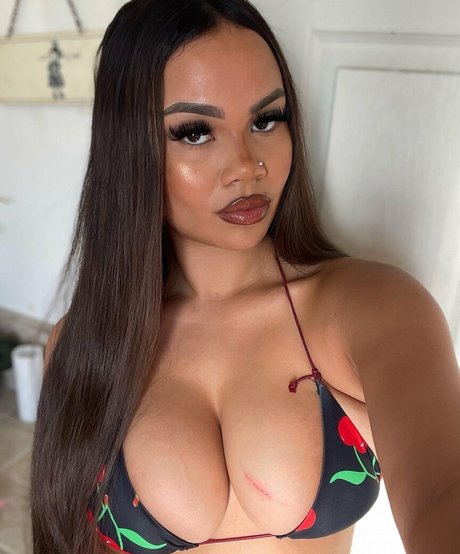Naakte gelekte OnlyFans-foto van Saigey