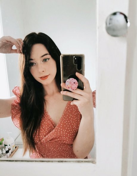 Naakte gelekte OnlyFans-foto van Forestnymphnz