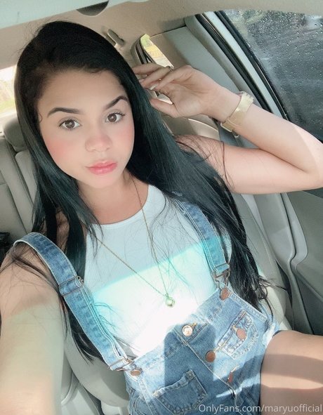 Naakte gelekte OnlyFans-foto van Maryuofficial