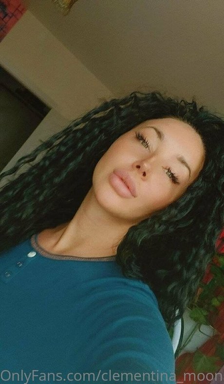 Naakte gelekte OnlyFans-foto van Clementinamoon