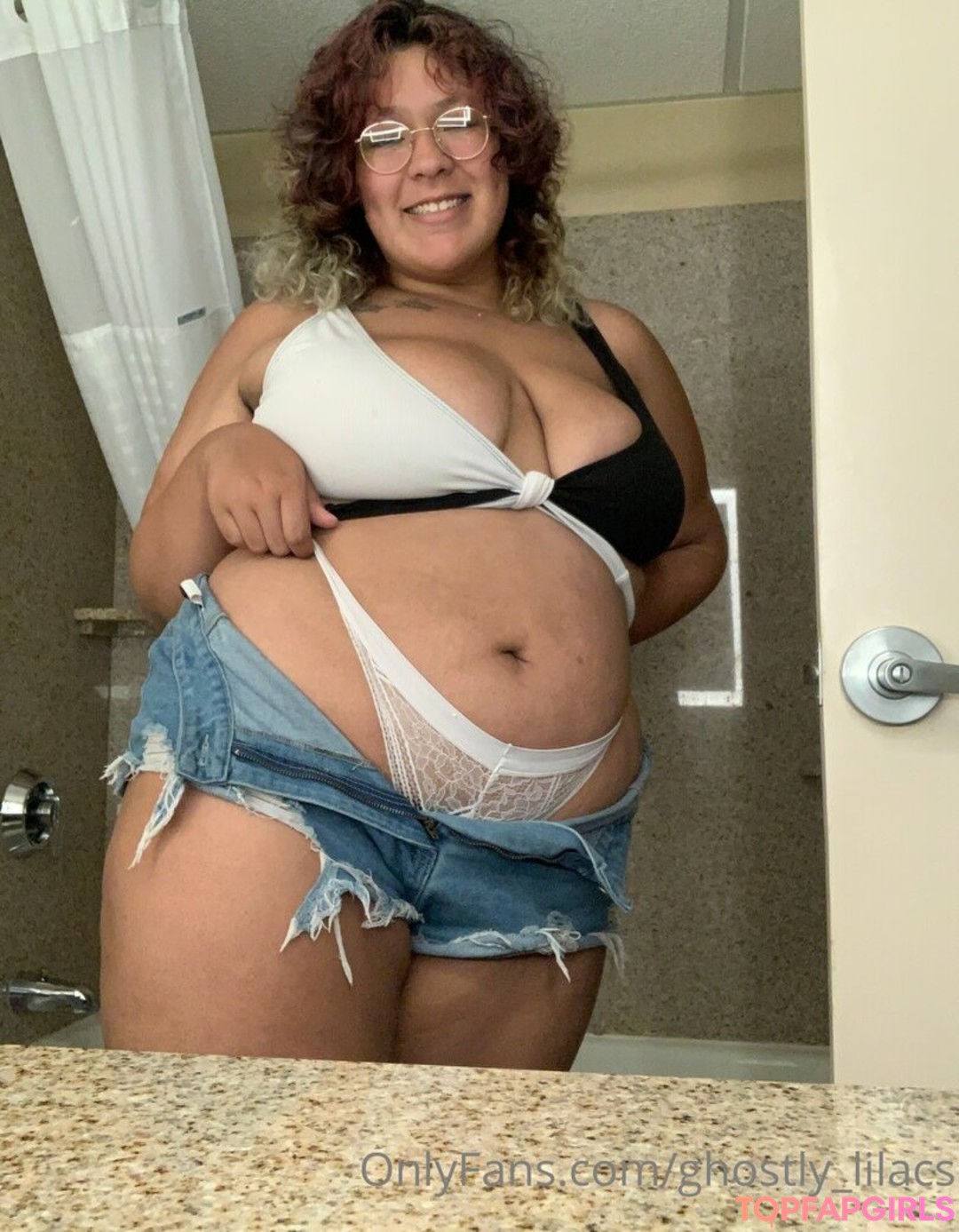 Naakte gelekte OnlyFans-foto van Ghostlylilacs #47 Naakte gelekte OnlyFans-foto van Ghostlylilacs #47