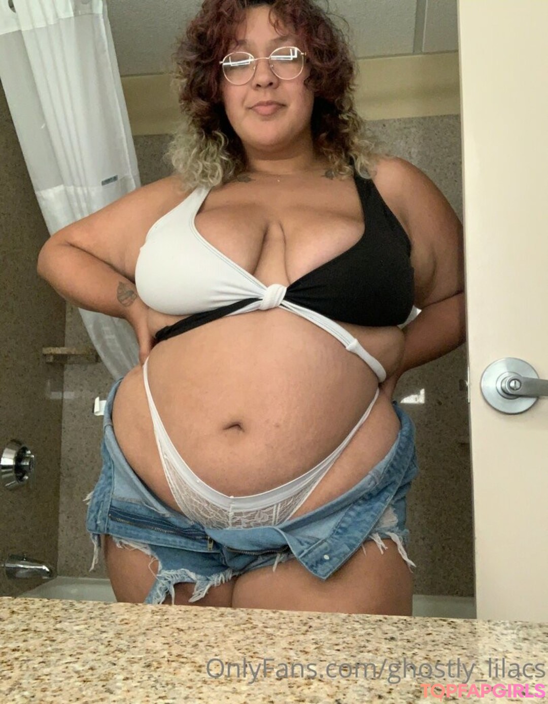 Naakte gelekte OnlyFans-foto van Ghostlylilacs #48 Naakte gelekte OnlyFans-foto van Ghostlylilacs #48