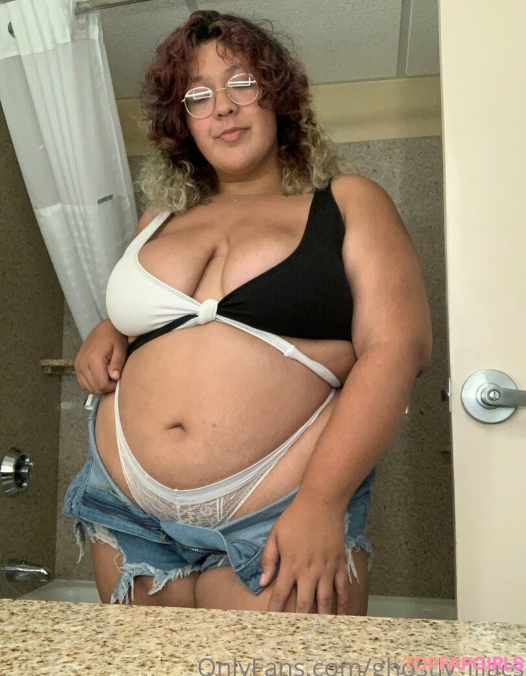 Naakte gelekte OnlyFans-foto van Ghostlylilacs #49 Naakte gelekte OnlyFans-foto van Ghostlylilacs #49