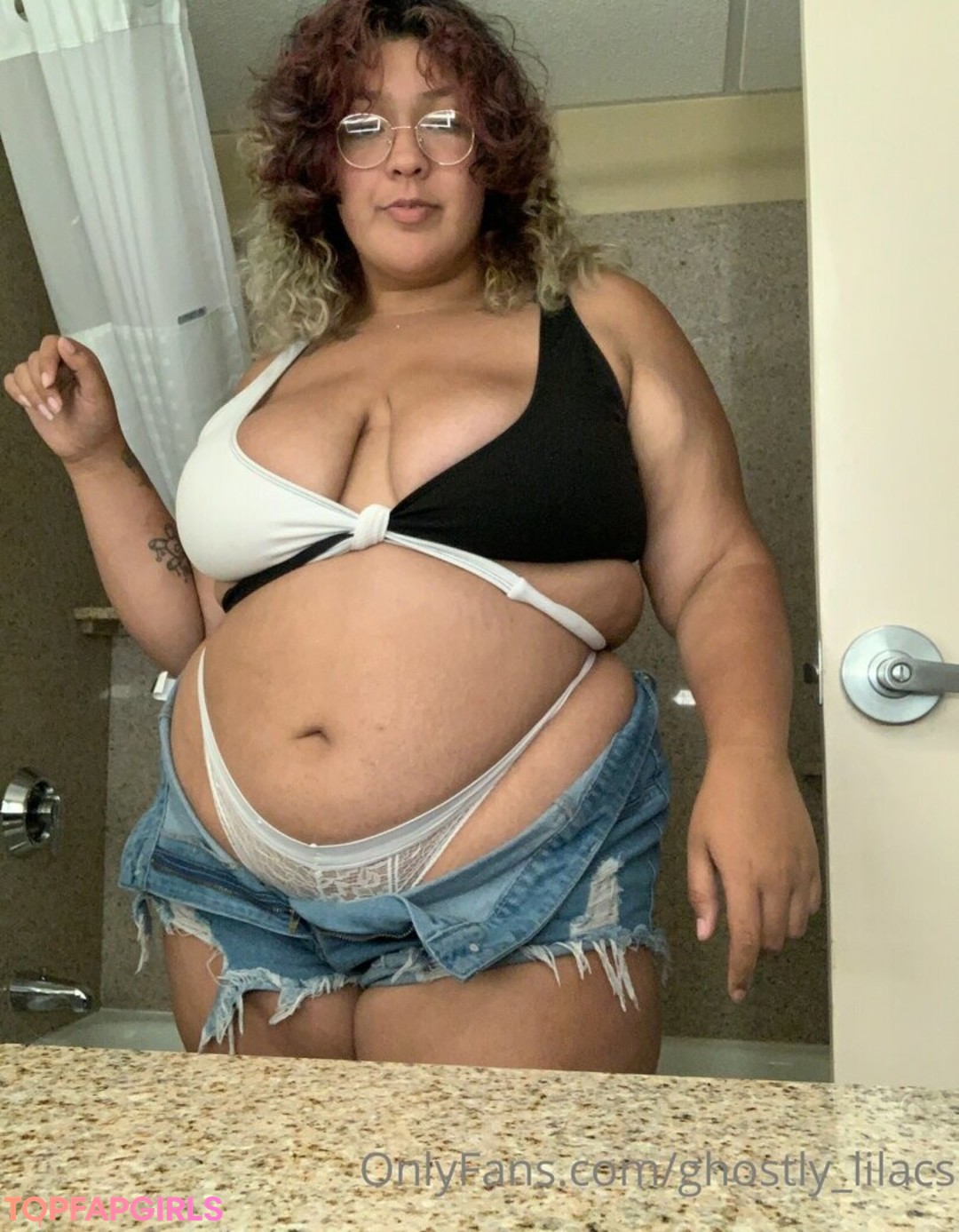 Naakte gelekte OnlyFans-foto van Ghostlylilacs #50 Naakte gelekte OnlyFans-foto van Ghostlylilacs #50