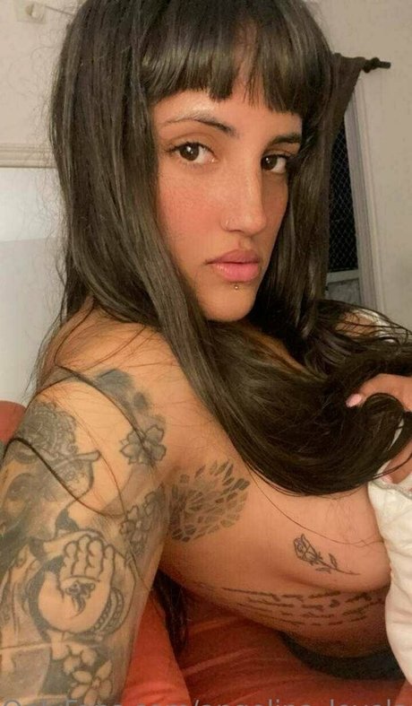 Naakte gelekte OnlyFans-foto van Angelinalovelance