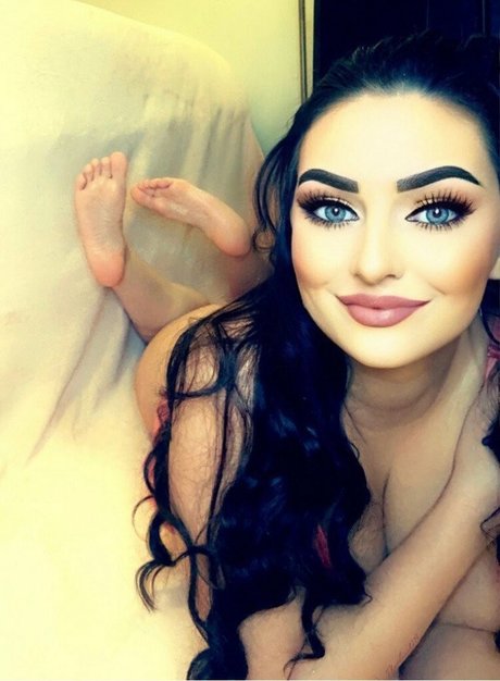 Naakte gelekte OnlyFans-foto van Thatbeach247