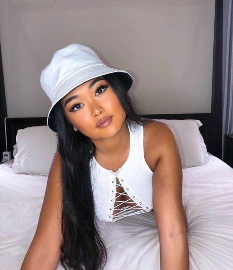 Naakte gelekte OnlyFans-foto van Annouveauriche