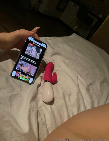 Naakte gelekte OnlyFans-foto van Yanajass