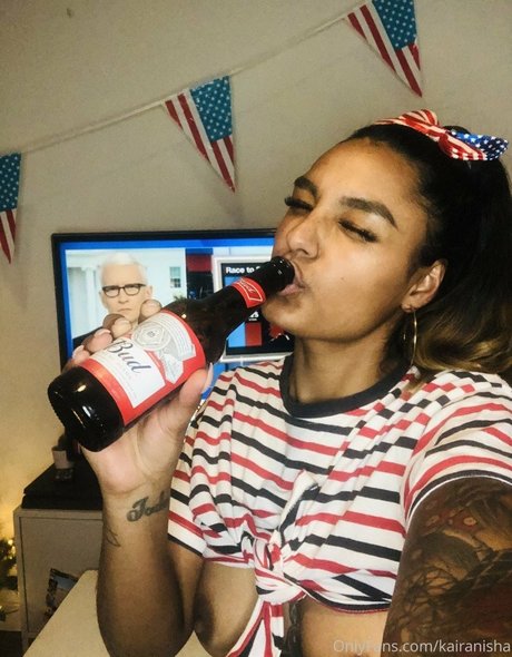 Naakte gelekte OnlyFans-foto van Bad Girl Kaira
