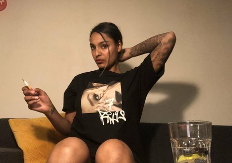 Naakte gelekte OnlyFans-foto van Bad Girl Kaira