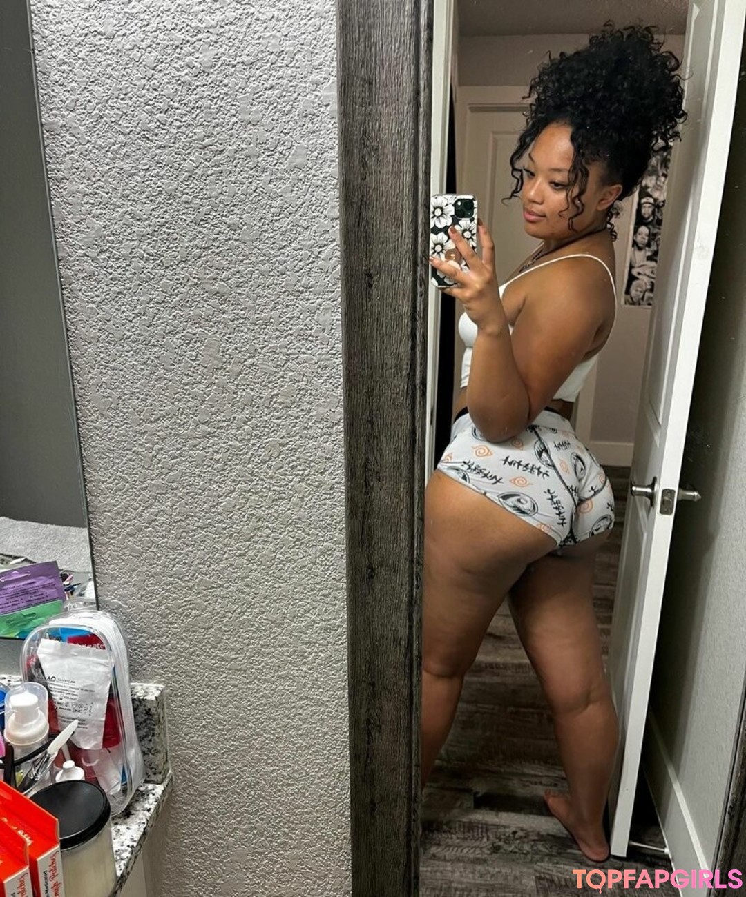 Naakte gelekte OnlyFans-foto van Blasianhoney #2 Naakte gelekte OnlyFans-foto van Blasianhoney #2