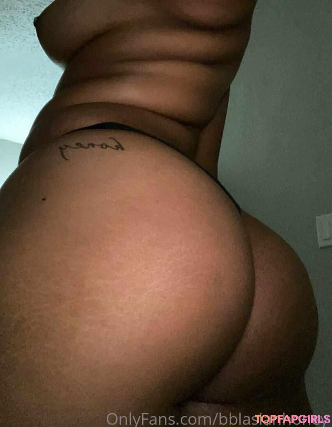 Naakte gelekte OnlyFans-foto van Blasianhoney #26 Naakte gelekte OnlyFans-foto van Blasianhoney #26