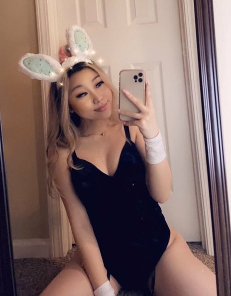 Naakte gelekte OnlyFans-foto van Asiannbabyy