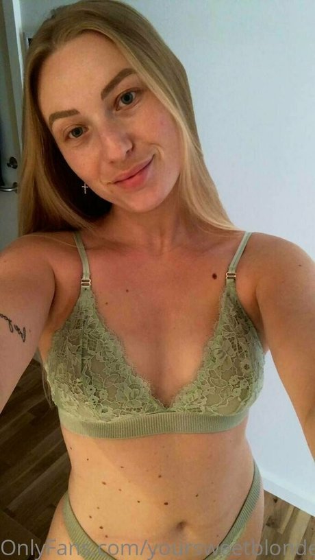Naakte gelekte OnlyFans-foto van Youronlyblondieprincess