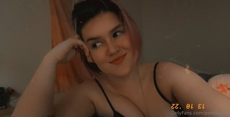 Naakte gelekte OnlyFans-foto van Pinkbaybe