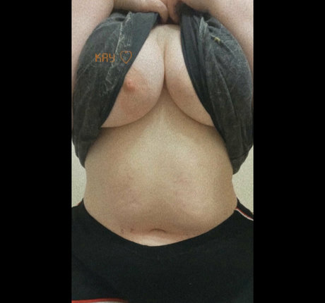 Naakte gelekte OnlyFans-foto van Petpriincessa