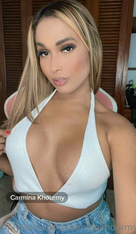 Naakte gelekte OnlyFans-foto van Carminakhourmy