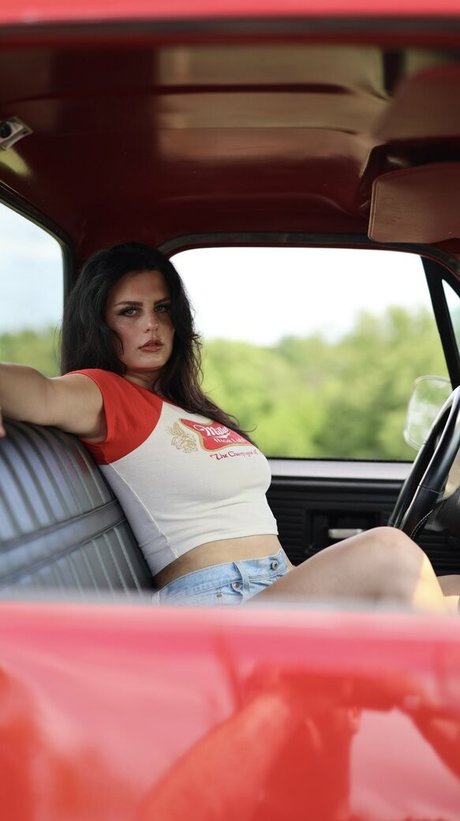 Nicole Lynn