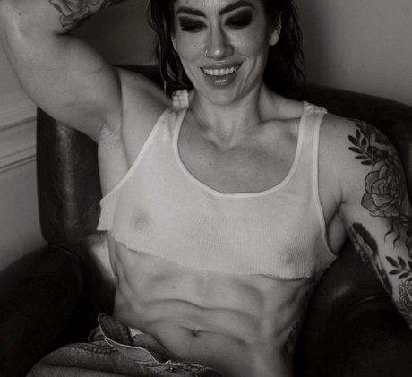 Naakte gelekte OnlyFans-foto van Natasha Aughey