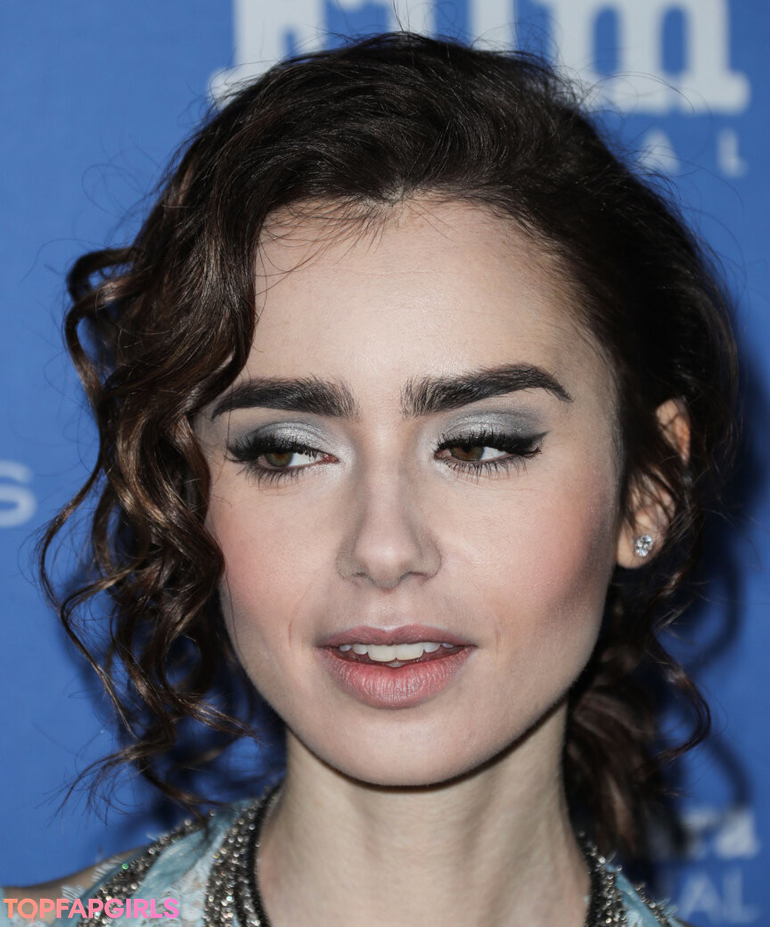 Naakte gelekte OnlyFans-foto van Lily Collins #2 Naakte gelekte OnlyFans-foto van Lily Collins #2