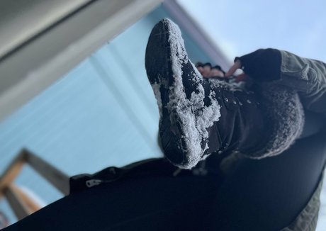 Naakte gelekte OnlyFans-foto van Comfyqueen