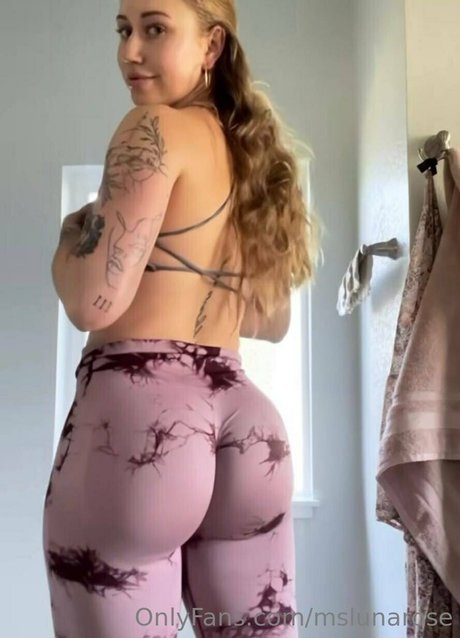 Naakte gelekte OnlyFans-foto van Mslunarose