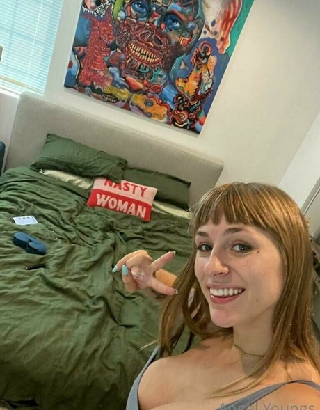 Naakte gelekte OnlyFans-foto van Angelyoungsxxx