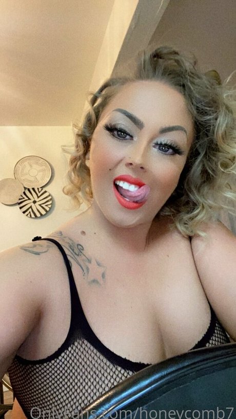 Naakte gelekte OnlyFans-foto van Honeycomb7