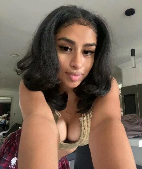 Naakte gelekte OnlyFans-foto van Faze Kani