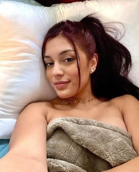 Naakte gelekte OnlyFans-foto van Leximami