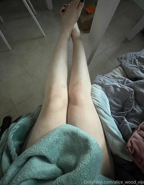 Naakte gelekte OnlyFans-foto van Alicewoodvip