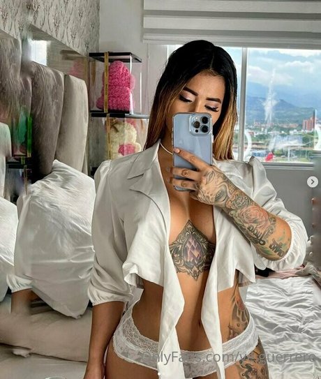 Naakte gelekte OnlyFans-foto van Yeguerrero