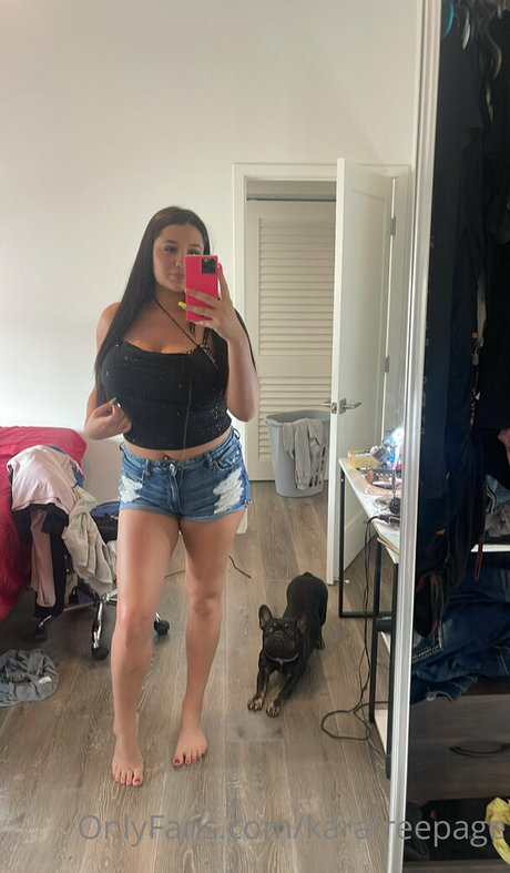 Naakte gelekte OnlyFans-foto van Karafreepage
