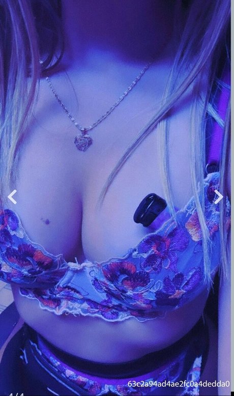 Naakte gelekte OnlyFans-foto van Hzsamantha