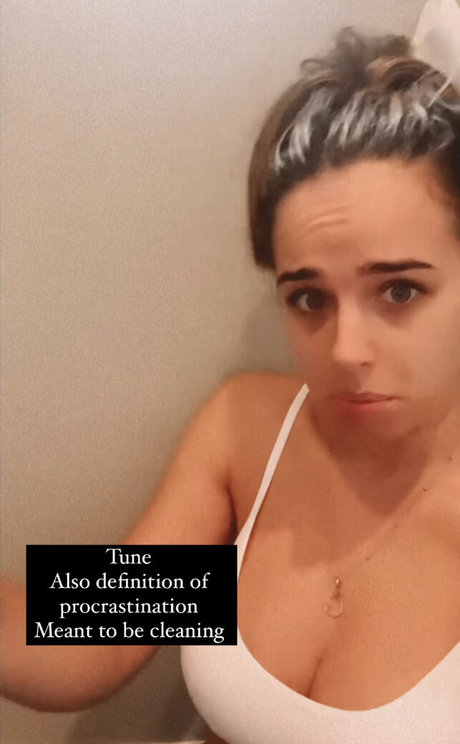 Naakte gelekte OnlyFans-foto van Georgia May Foote