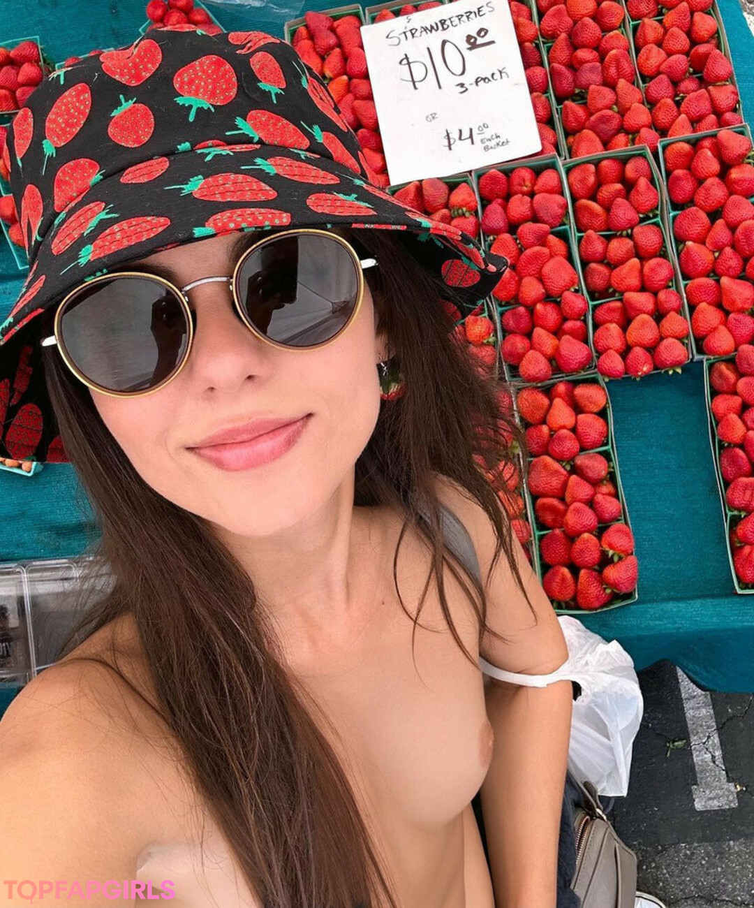 Naakte gelekte OnlyFans-foto van Victoria Justice #1100