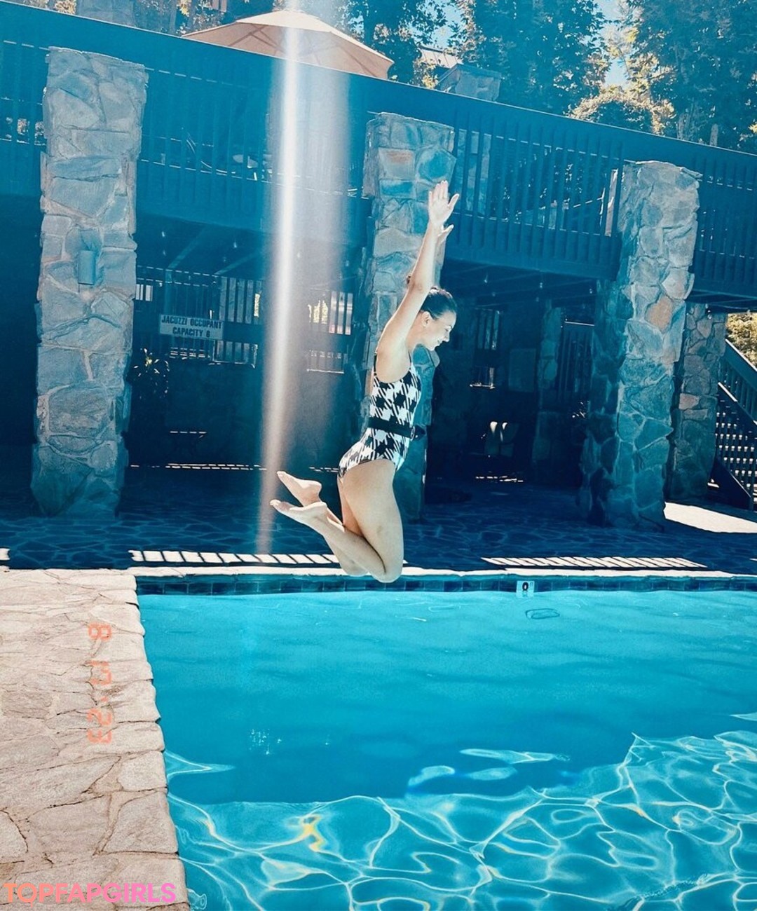 Naakte gelekte OnlyFans-foto van Victoria Justice #1484