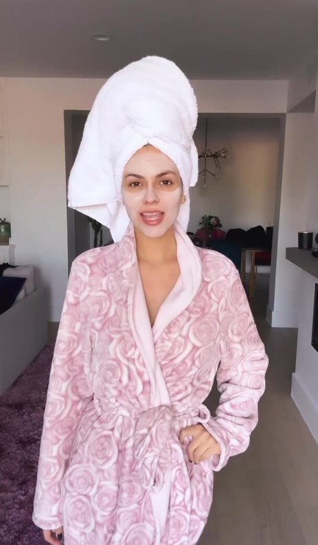 Naakte gelekte OnlyFans-foto van Victoria Justice