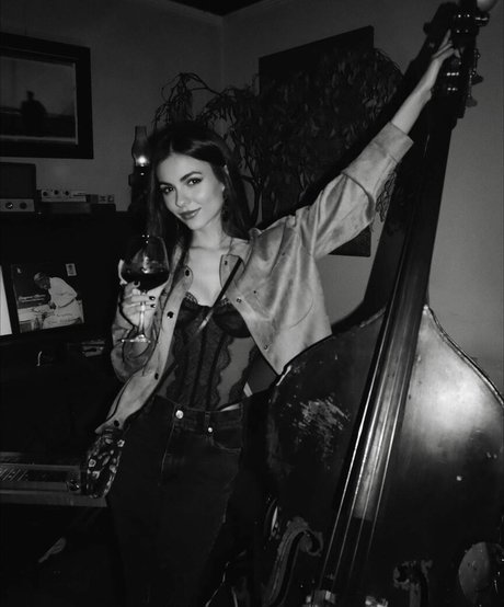 Naakte gelekte OnlyFans-foto van Victoria Justice